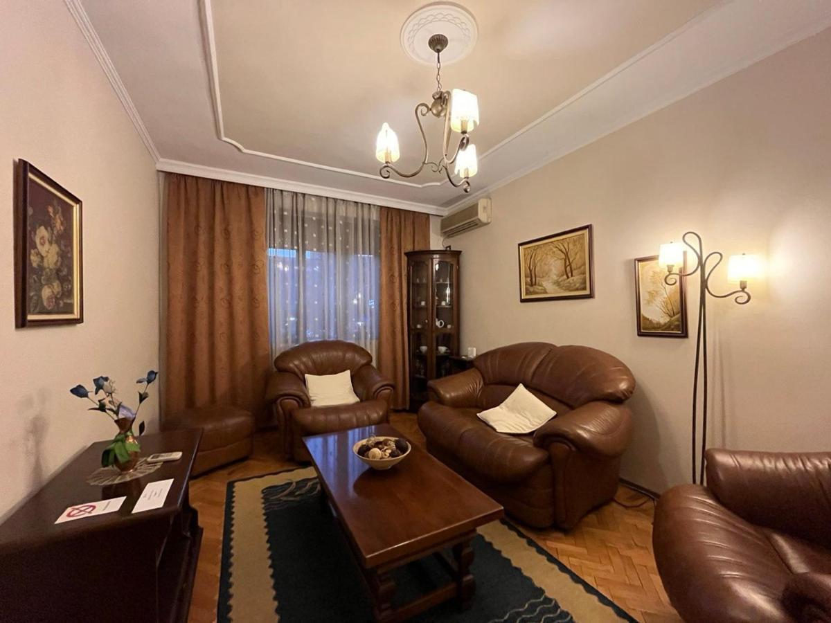 Kristi'S Apartment In The Heart Of Tirana Exterior foto